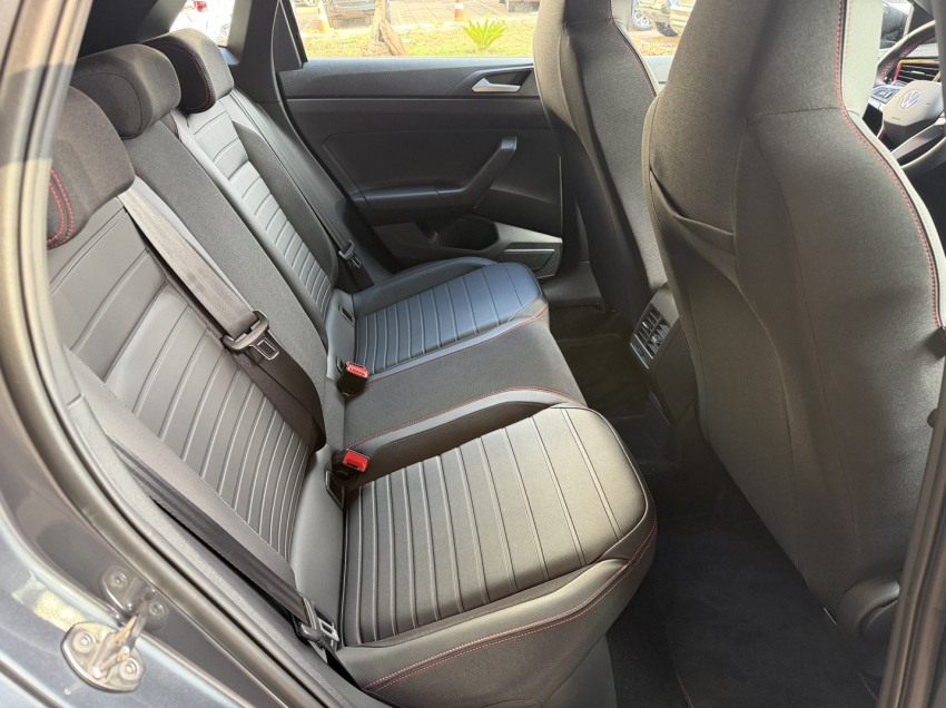 volkswagen polo 1.4 250 tsi gts automatico.14