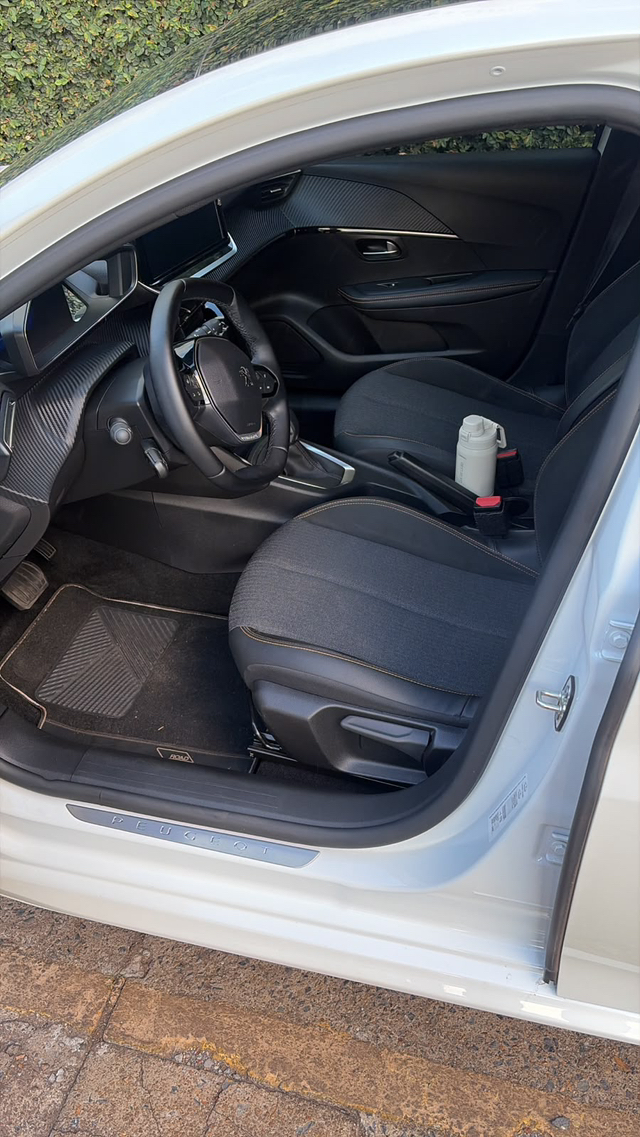 peugeot 208 1.6 16v flex roadtrip at6 4p automatico 20244