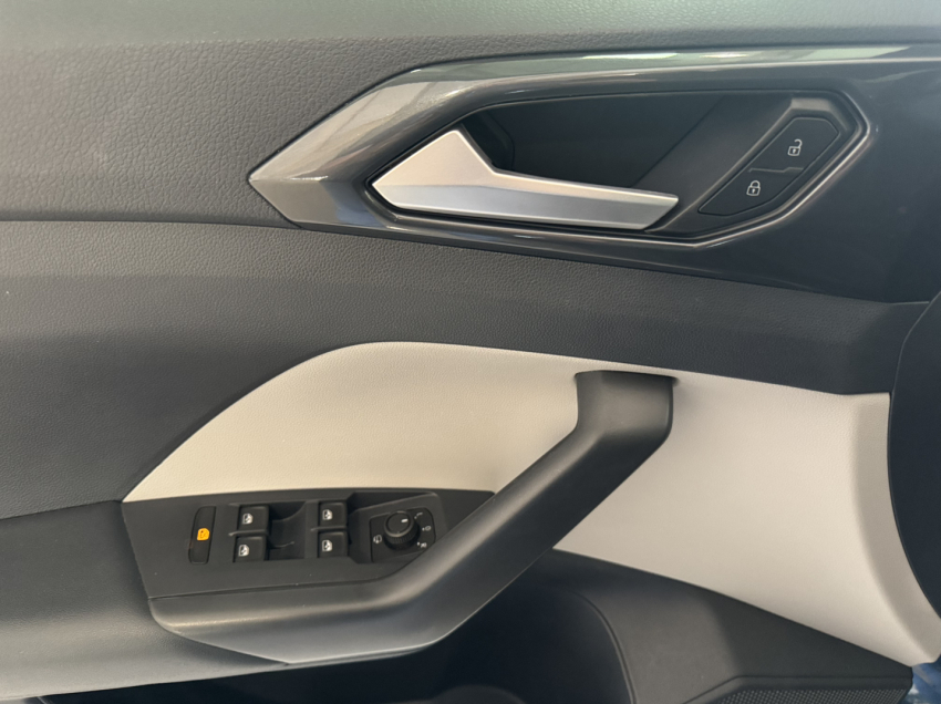 Volkswagen T-Cross Highline10