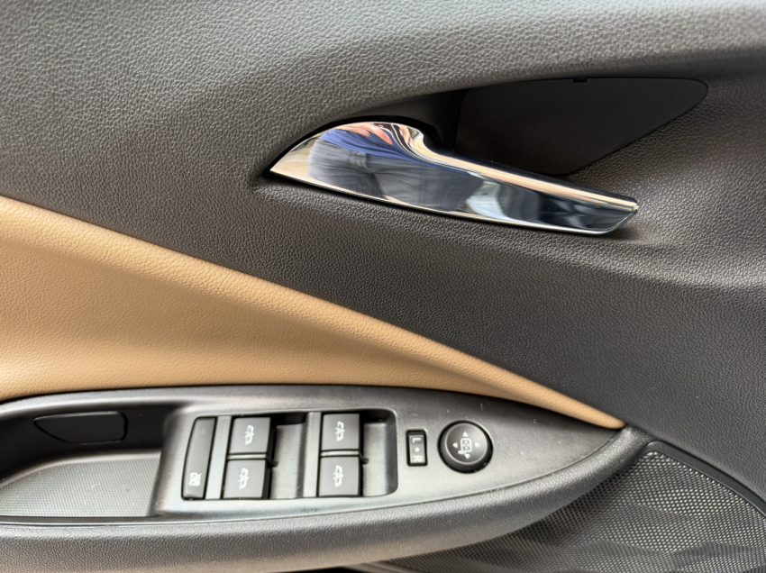 Chevrolet Onix Plus Premier 213