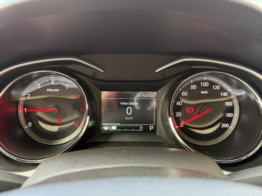 Chevrolet Onix Plus Premier 26