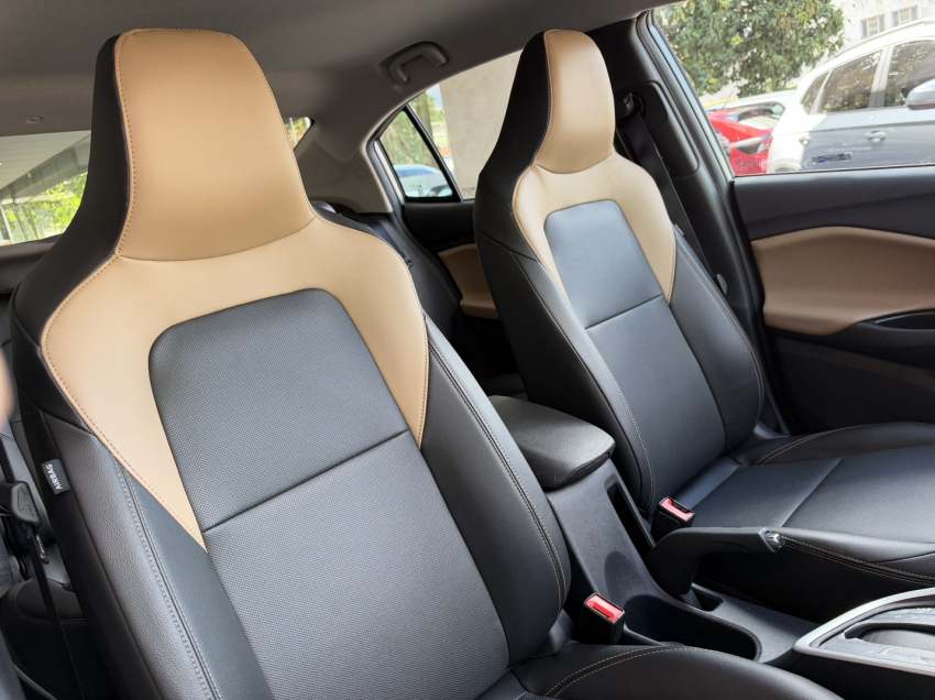 Chevrolet Onix Plus Premier 29