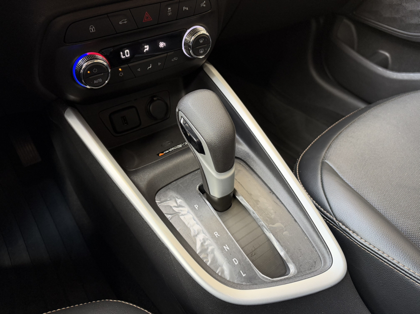 Chevrolet Onix Plus Premier 214