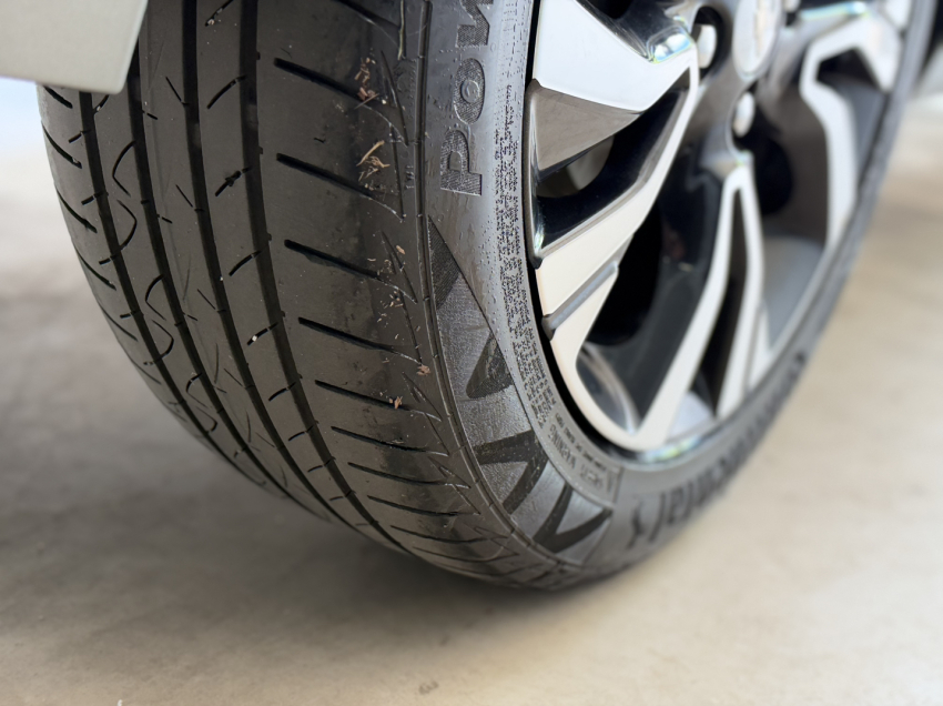 Chevrolet Onix Plus Premier 28