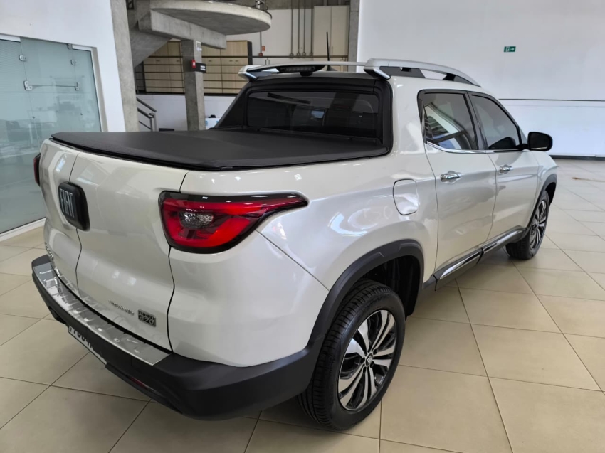fiat toro 1.3 turbo 270 flex volcano at6 5p automatico 2025