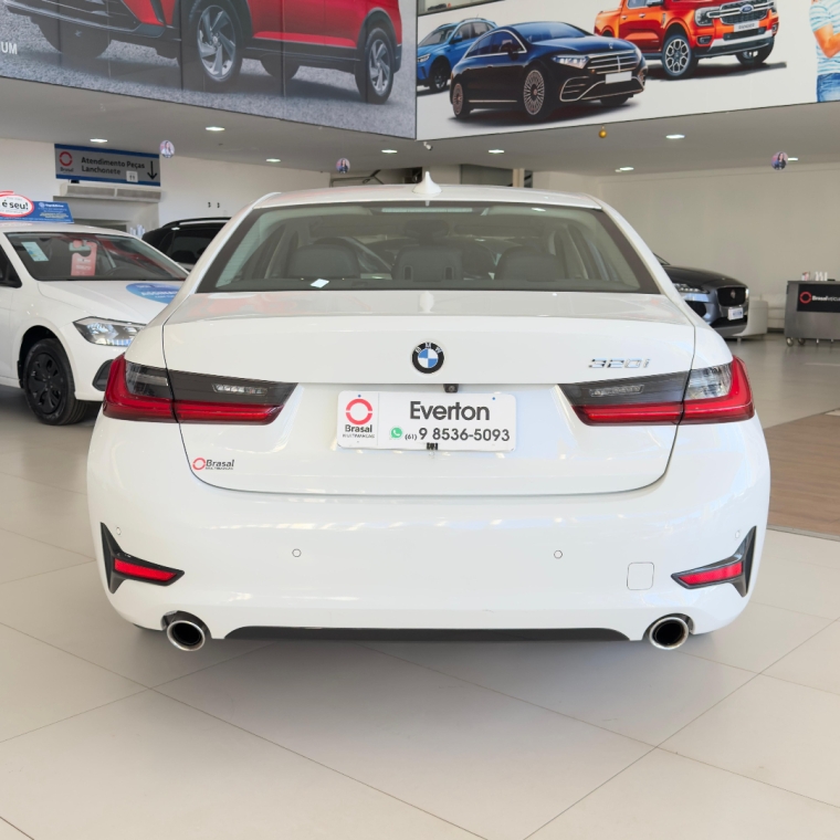 320i