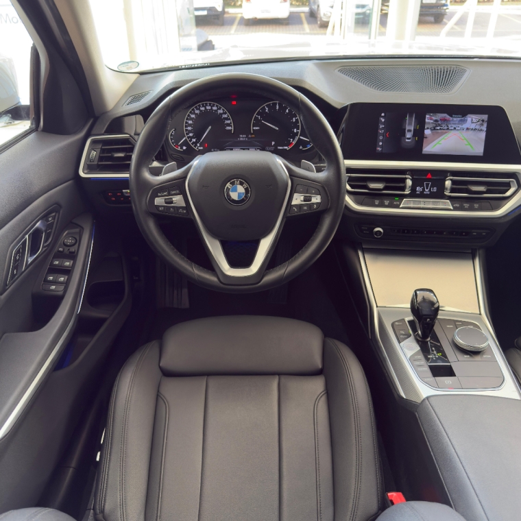 320i