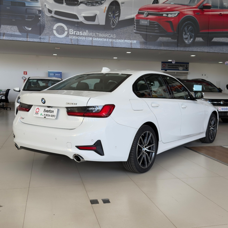 320i