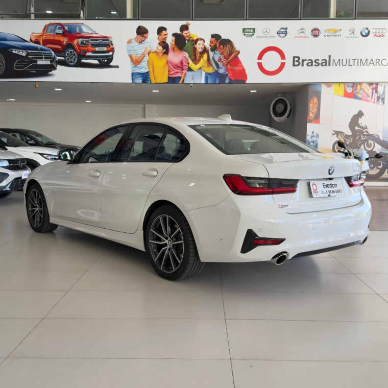 320i