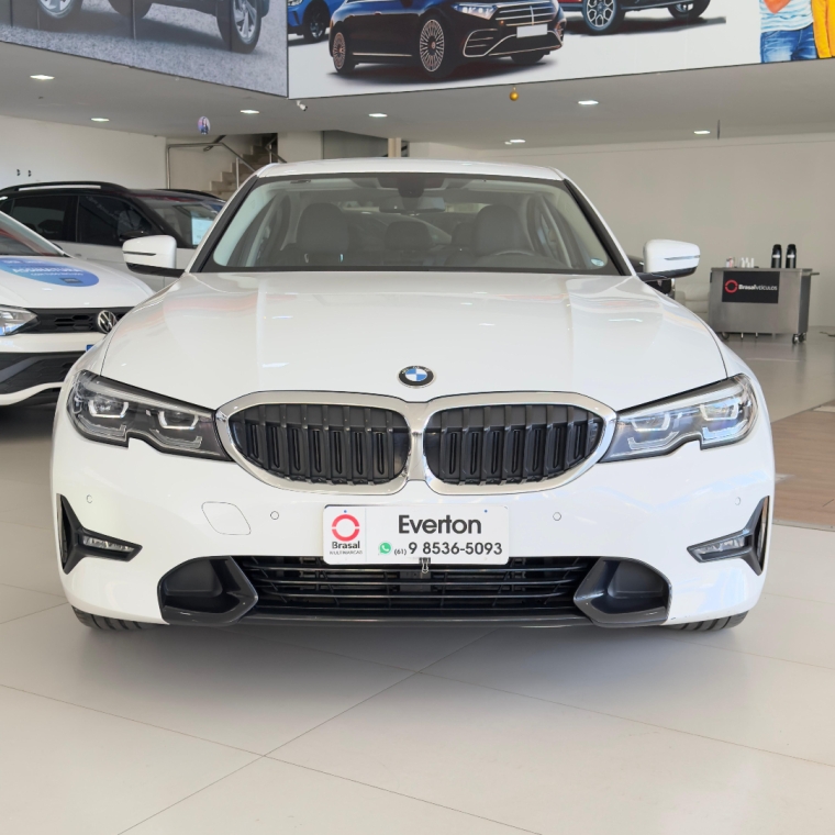 320i
