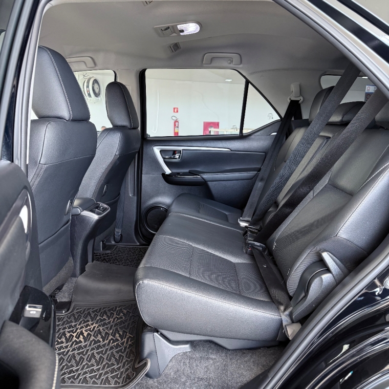 sw4 srx 7 lugares