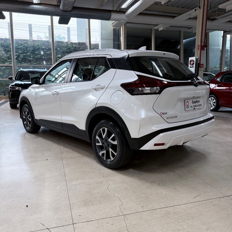 kicks sense cvt