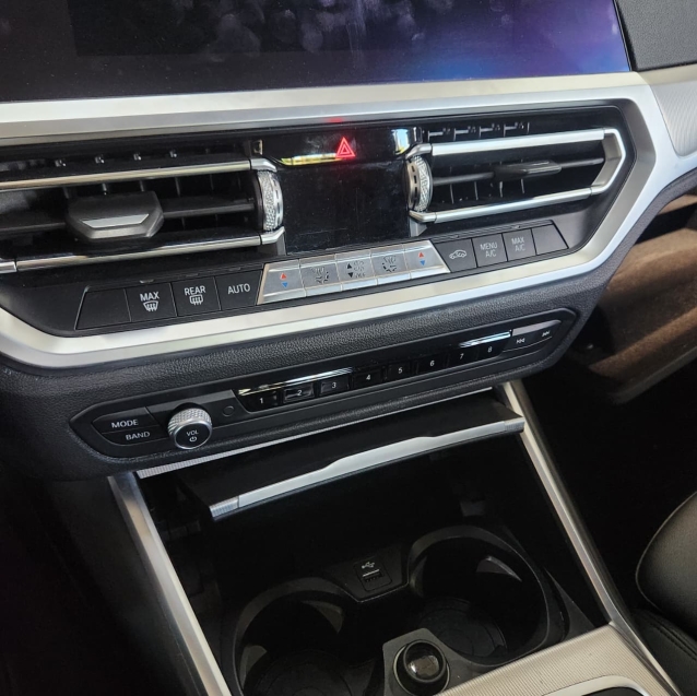 BMW 320I10
