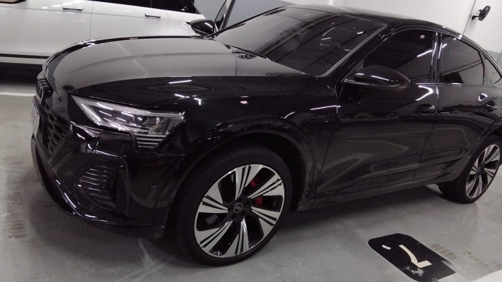 audi q8  e-tron 2023/2024