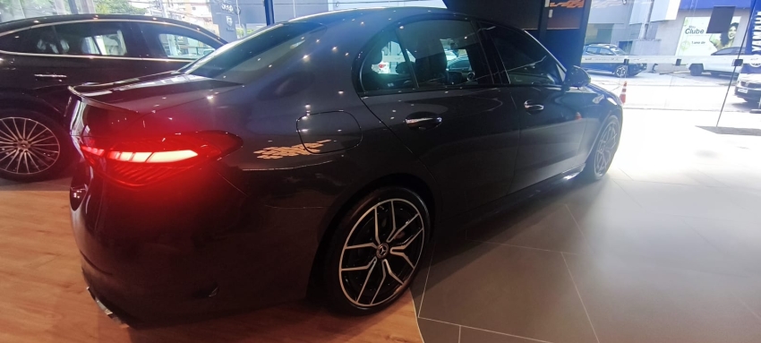C300 AMG LINE R$ 469.900,0010