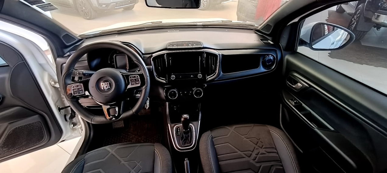 fiat strada 1.3 firefly flex volcano cd cvt 4p automatico 20232