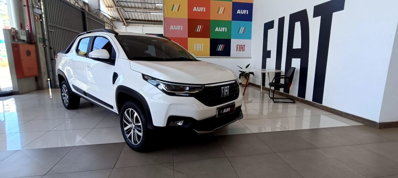 fiat strada 1.3 firefly flex volcano cd cvt 4p automatico 2023