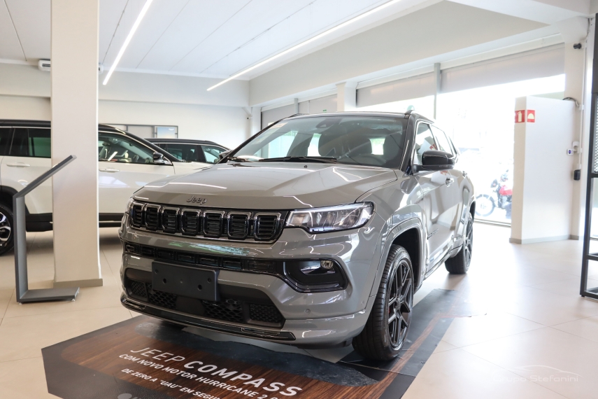 jeep compass 2.0 hurricane 4 turbo gasolina blackhawk at9 4p automatico 2026