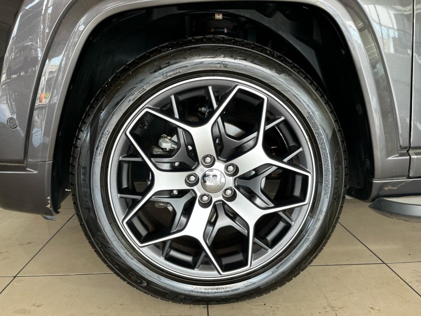 jeep commander 1.3 t270 turbo flex overland at6 5p automatico 2025 jeep commander 1.3 t270 turbo flex overland at6 5p automatico 2025
