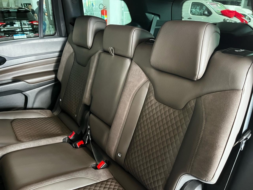 jeep commander 1.3 t270 turbo flex overland at6 5p automatico 2025 jeep commander 1.3 t270 turbo flex overland at6 5p automatico 2025