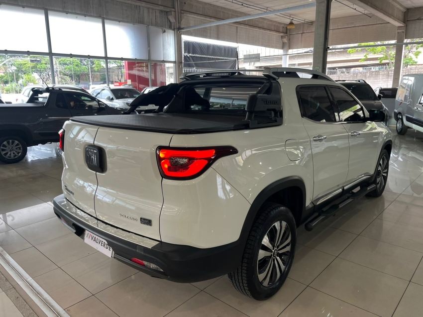 fiat toro 2.0 16v turbo diesel volcano 4wd at9 4p automatico 20225