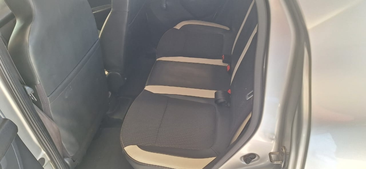 renault kwid 1.0 12v sce flex intense manual 4p 2018 renault kwid 1.0 12v sce flex intense manual 4p 2018