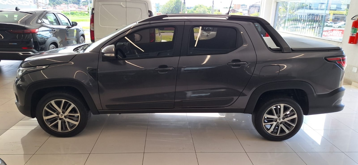 fiat strada 1.3 firefly flex volcano cd cvt 4p automatico 20243