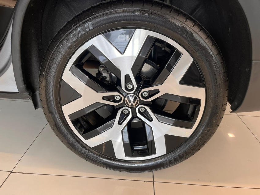 volkswagen taos 1.4 250 tsi total flex highline automatico 4p 202413