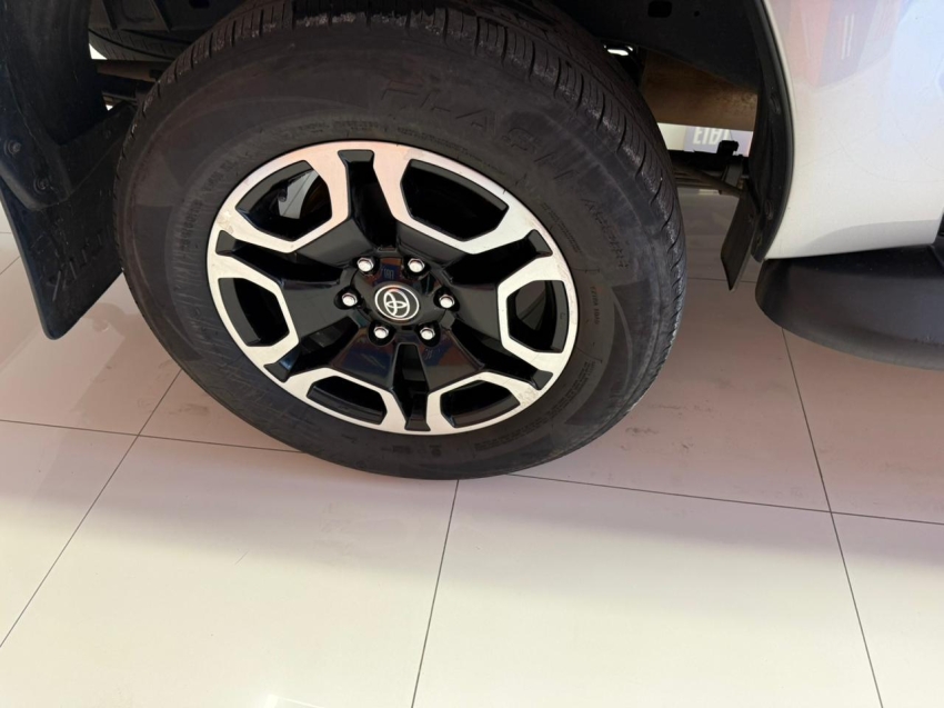 toyota hilux 2.8 d-4d turbo diesel cd srx 4x4 automatico 4p 202212