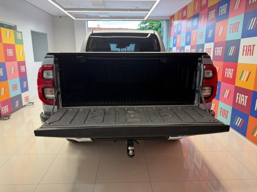 toyota hilux 2.8 d-4d turbo diesel cd srx 4x4 automatico 4p 202211