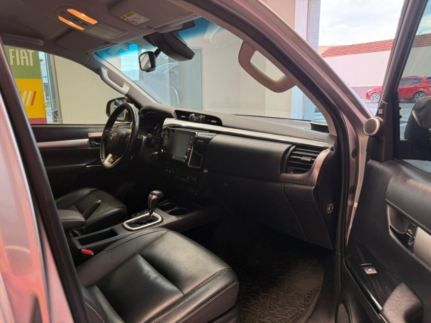 toyota hilux 2.8 d-4d turbo diesel cd srx 4x4 automatico 4p 20228