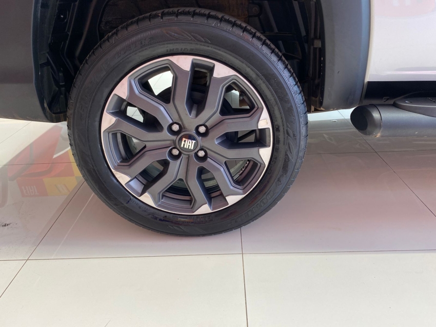 fiat strada 1.0 turbo 200 flex ultra cd cvt 4p automatico 202416