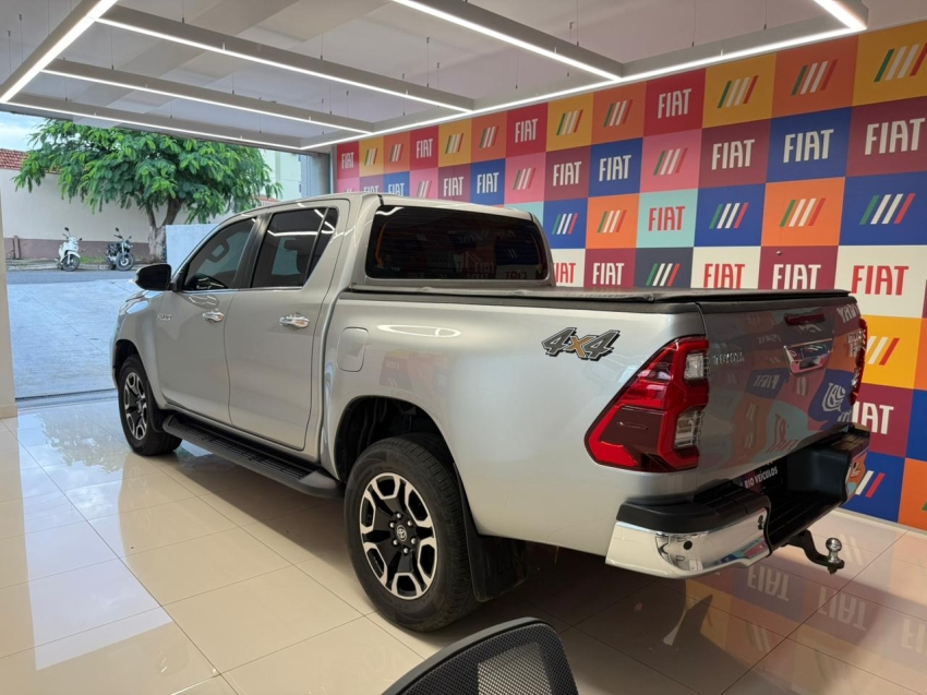 toyota hilux 2.8 d-4d turbo diesel cd srx 4x4 automatico 4p 20223