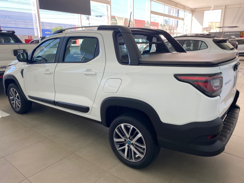 fiat strada 1.3 firefly flex volcano cd cvt 4p automatico 20273
