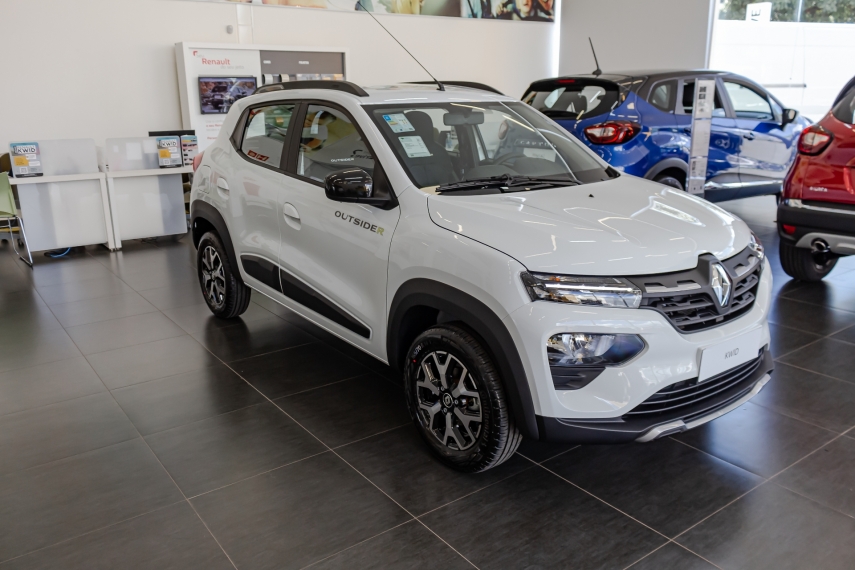 kwid outsider 1.0