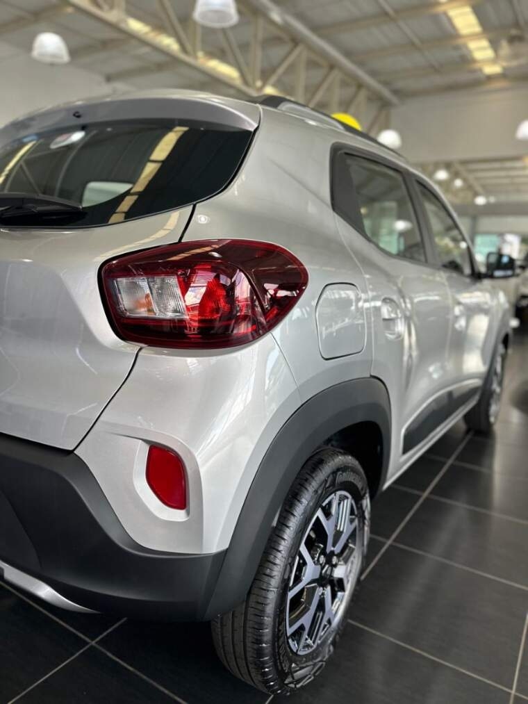 kwid outsider 1.0