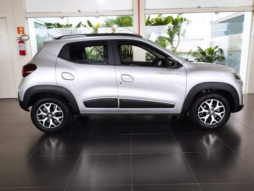 kwid outsider 1.0