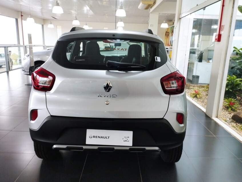 kwid outsider 1.0