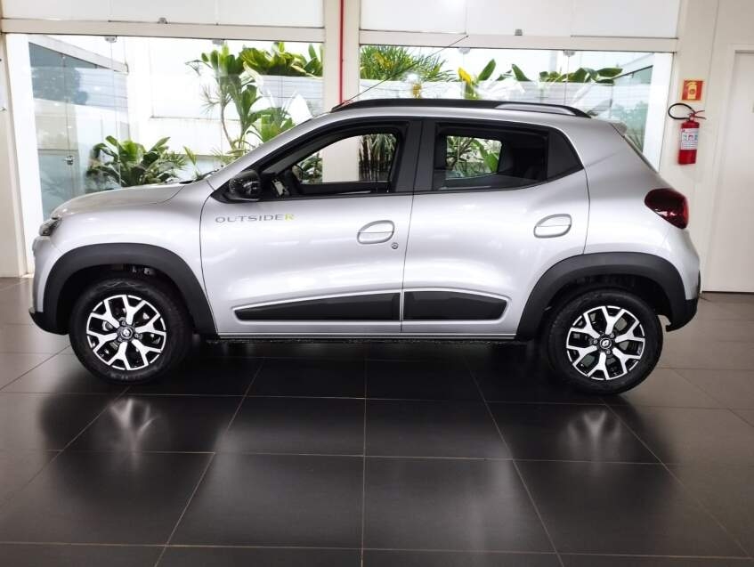 kwid outsider 1.0