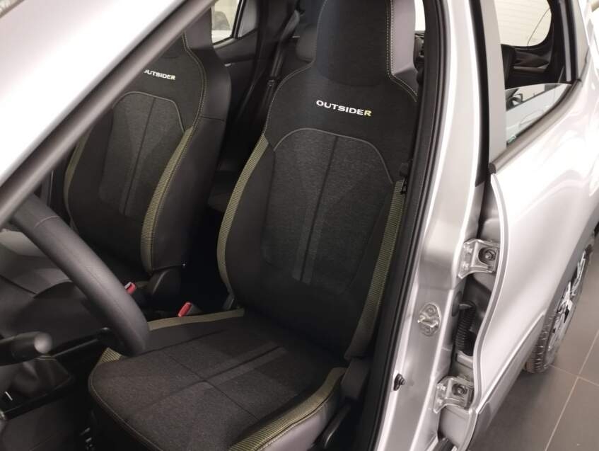 kwid outsider 1.0