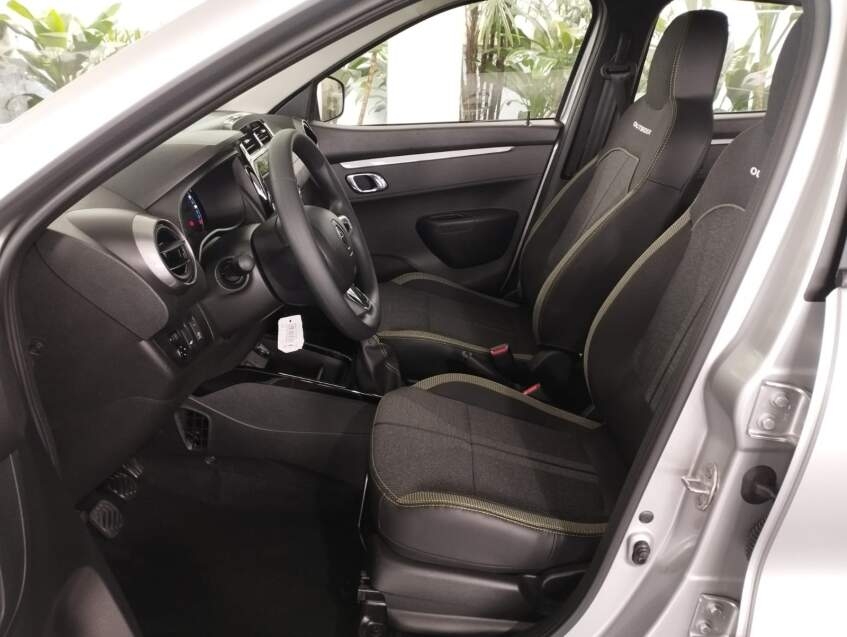 kwid outsider 1.0