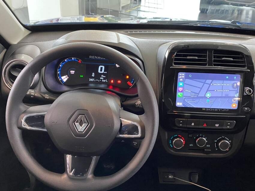 kwid outsider 1.0