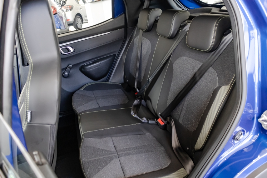 kwid outsider 1.0