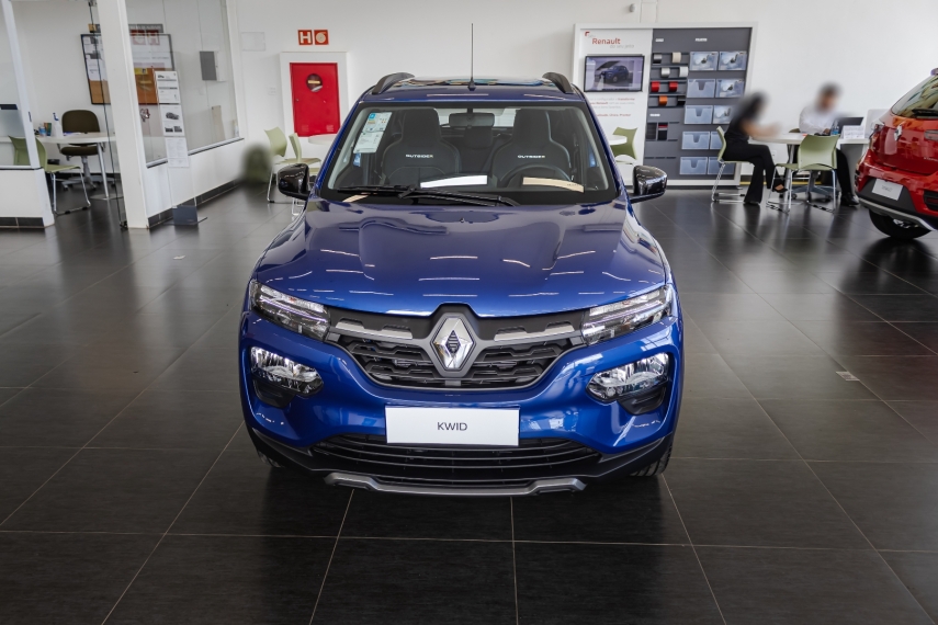 kwid outsider 1.0
