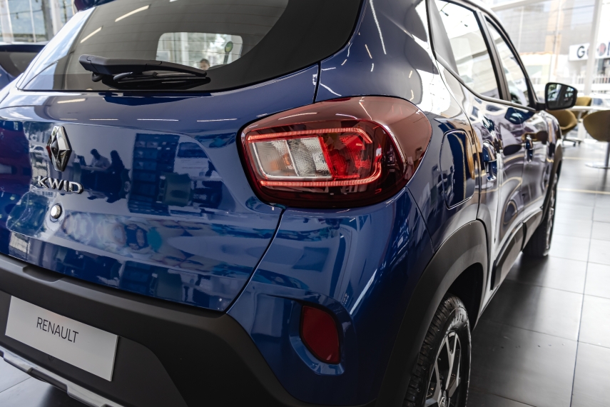 kwid outsider 1.0