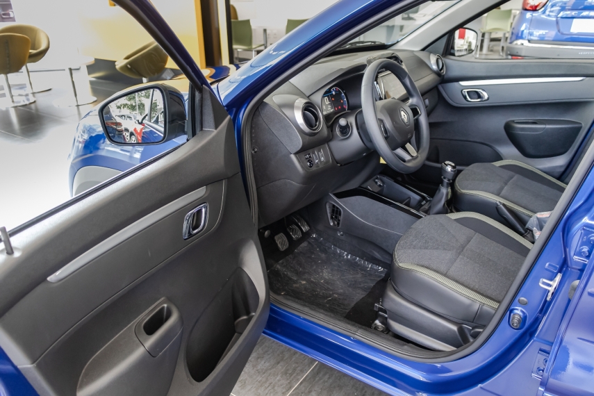 kwid outsider 1.0