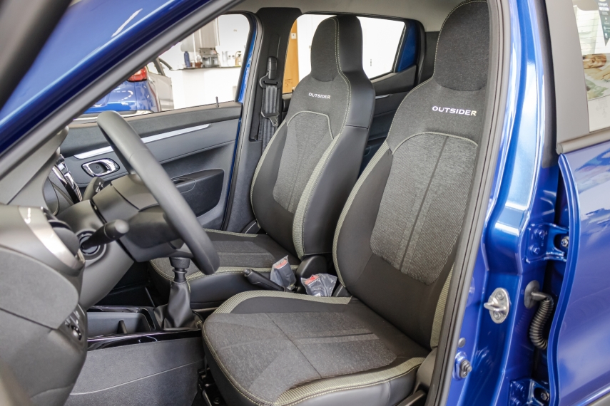 kwid outsider 1.0
