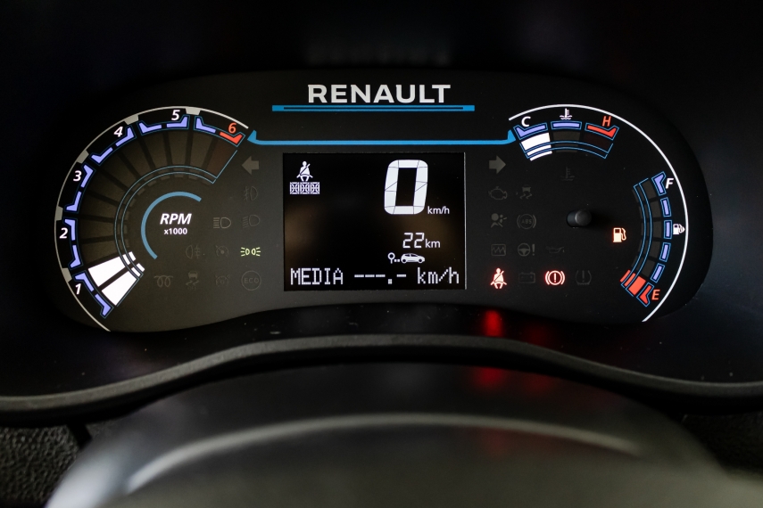 kwid outsider 1.0