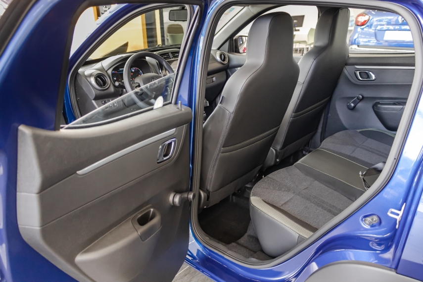 kwid outsider 1.0
