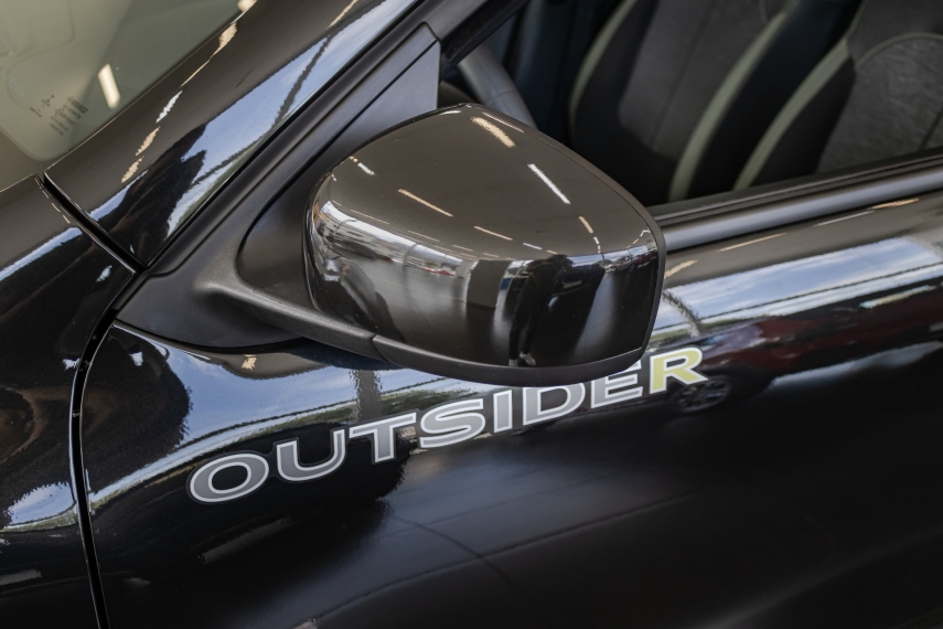 kwid outsider.
